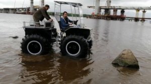 Пневмоход Ураган Дикарь с переломом на тягах и мотором по центру . 1-й выезд и заплыв.