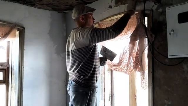 ШТУКАТУРКА СТЕН В СТАРОМ ДОМЕ / Деревенька на Урале / Выпуск 36
