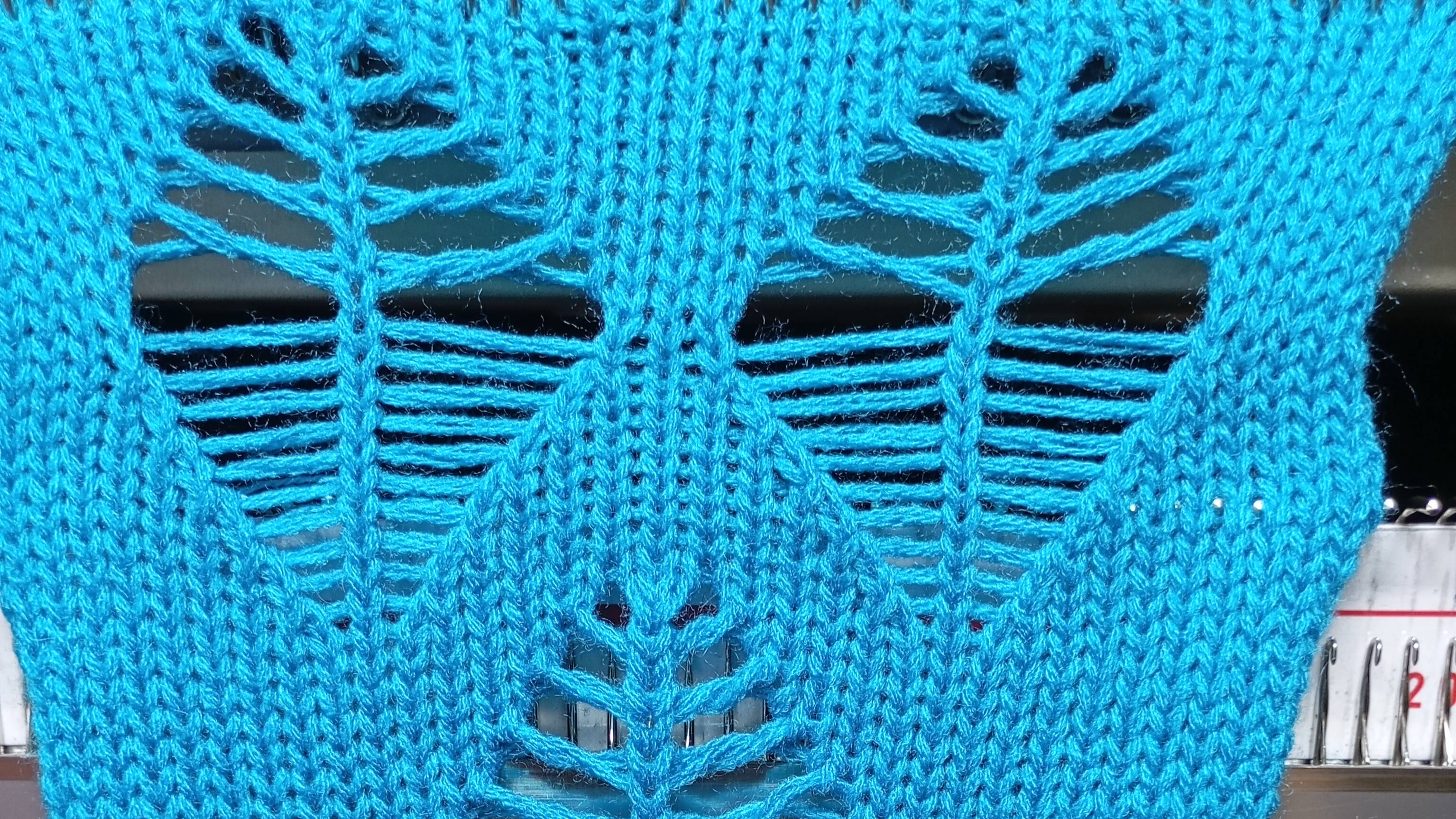 Простой рисунок на вязальной машине. смотреть онлайн