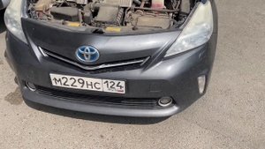 Как поменять лампочку в фаре TOYOTA Prius Alpha (ZVW41) и сэкономить два миллиона на ремонте!