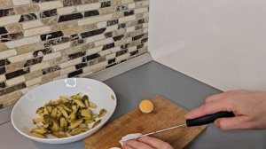 Салат из свеклы . Просто ,быстро ,вкусно.