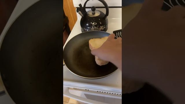 Homemade bread |Eggs & fried potatoes for breakfast #shorts #likeandsubscribe @themagno-woodfamily смотреть онлайн