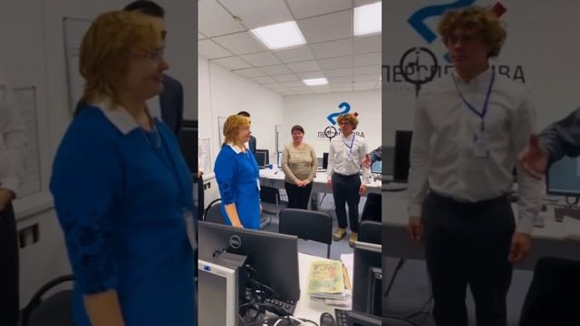 Так у нас поздравляют прекрасную половину коллектива с днём рождения