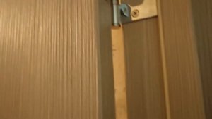 Петли бабочки на двери