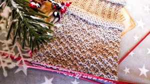 Фоновый узор спицами, носочки, кофточки, шапочки. Универсальный, простой узор.