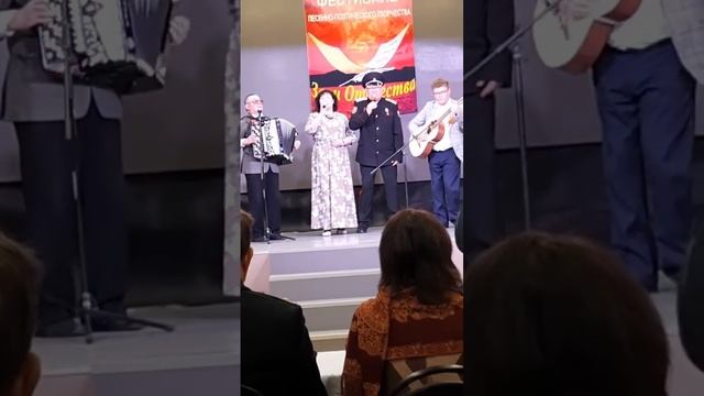 Аккомпанирую семье Созоновых.