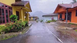 СВЕРХСИЛЬНЫЙ ДОЖДЬ В ТИХОЙ ИНДОНЕЗИЙСКОЙ ДЕРЕВНЕ. ЗВУКИ СИЛЬНОГО ДОЖДЯ И ГРОМА ДЛЯ СНА.