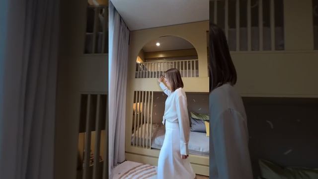 Детская комната с двухъярусной кроватью