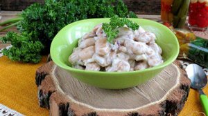 Салат из фасоли и сельди