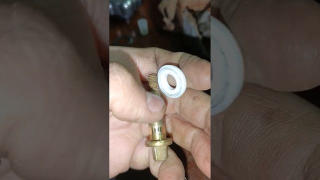 замена прокладки барашка вентиля на полном баллоне CO² высокого давления ВК-94 углекислота кислород смотреть онлайн