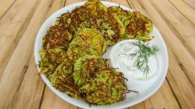 КАБАЧКОВЫЕ ОЛАДЬИ - особый способ приготовления. смотреть онлайн