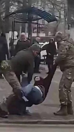 Появилось видео расправы ТЦК с жителем Западной Украины, который не хотел в ВСУ. Его забили насмерть