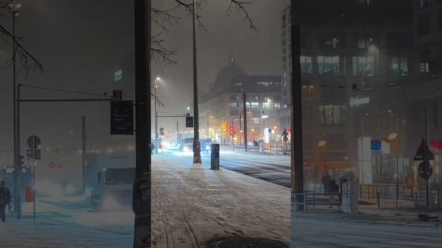 Schnee in Berlin #winter #schnee #berlin #walking #silvester #alexanderplatz #2025 #snow #snowfall