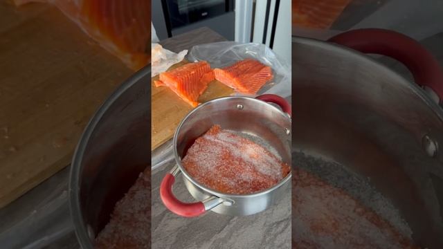Как засолить форель в домашних условиях! #готовимдома #форель #семьяблогеров
