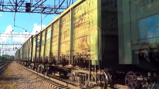 Электровоз ВЛ10У-075 с грузовым поездом, станция Силикатная смотреть онлайн