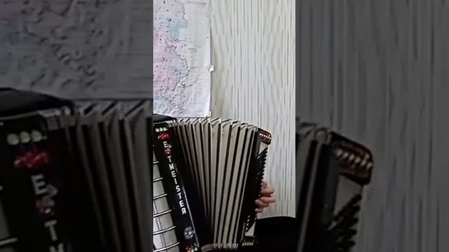 Пусть бегут неуклюже.