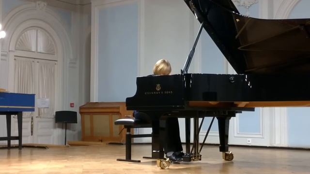 А.Дютийе Хорал и вариации из Сонаты для фортепиано (фрагмент) - исп. Дарья Кириллова смотреть онлайн