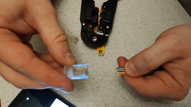 Как обжать интернет кабель витую пару ?