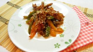 Теплый  салат со стручковой фасолью и свиными ребрами