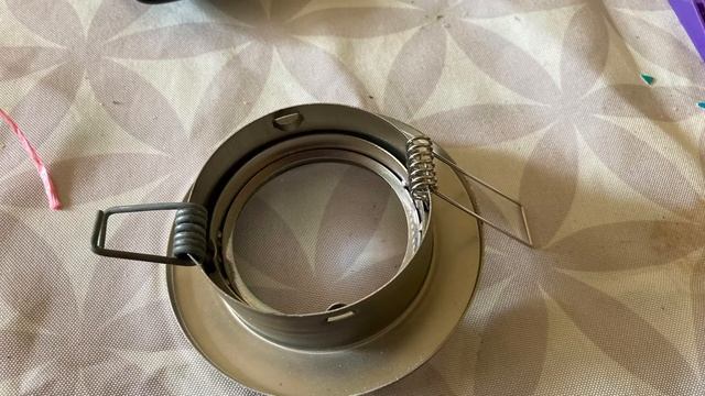 Einbauleuchte / Einbaustrahler Feder ersetzen смотреть онлайн