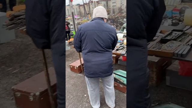 Халява в конце дня. Поход на барахолку Санкт-Петербурга. Блошиный рынок на ЮНОНЕ смотреть онлайн