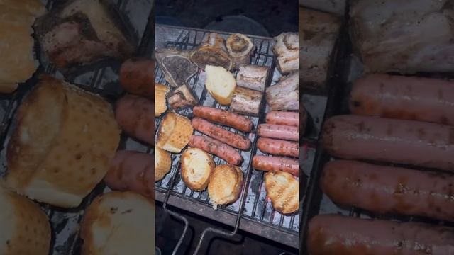 Сосиски на мангале Как правильно Жарить  Отдых в Горах #shortsvideo #food #шашлык #share #еда #мир