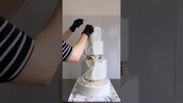 Простой ,но такой роскошный декор свадебного торта 👰♀️