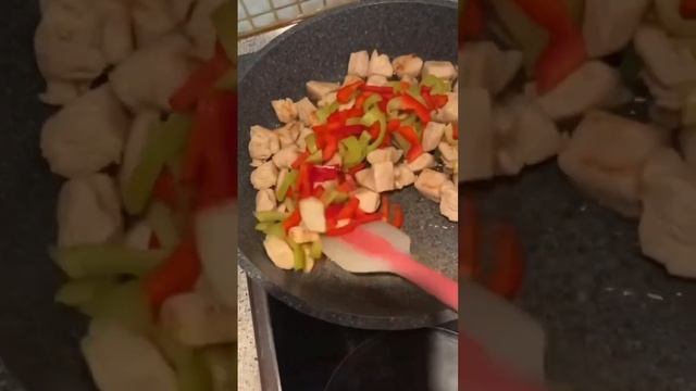 Куриное филе с овощами на сковороде😋 #keşfet #food #kahvaltı #cooking #recipe #kesfet #yemek #pasta