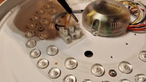 Как подключить светодиодную люстру с пультом Bluetooth Music RGB 40W R ?