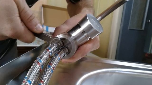 Смеситель для кухни Champion SUS-011 монтаж установка смесителя на мойку смотреть онлайн