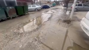 Течет канализация в Краснодаре..