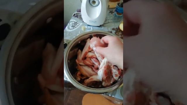 Ладушка любит мяско, а мяско любит Ладушку)