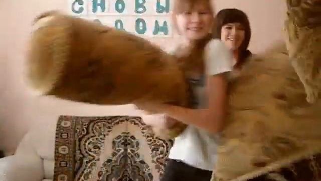 Бои подушками.wmv