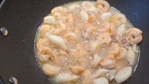 Креветки и Кальмары как приготовить вкусно что пальчики оближешь.