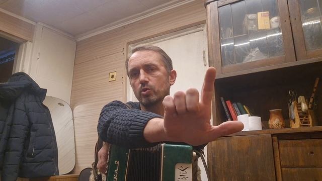 Чё те надо. Пример упражняния в украшении песен на гармони. Ответ Ивану.