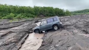 Suzuki Escudo ta01w Паха тестирует аппарат #escudos #topchannel #suzuki #kamchatka #машины