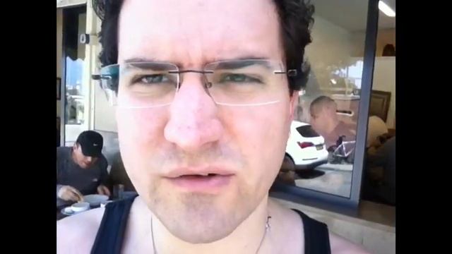 Eating Humus In Jaffa BLI смотреть онлайн