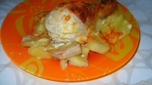 Куриные голени в сметане с картошкой