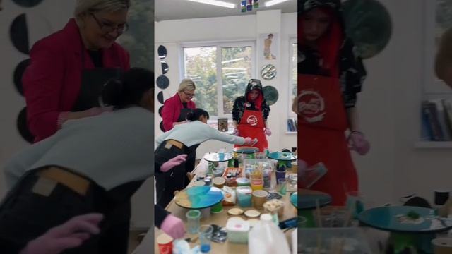 Создали 5 морей на арт-дне рождении💙 #артвечеринки #белгород #artyflow #art #2023 #resinart смотреть онлайн