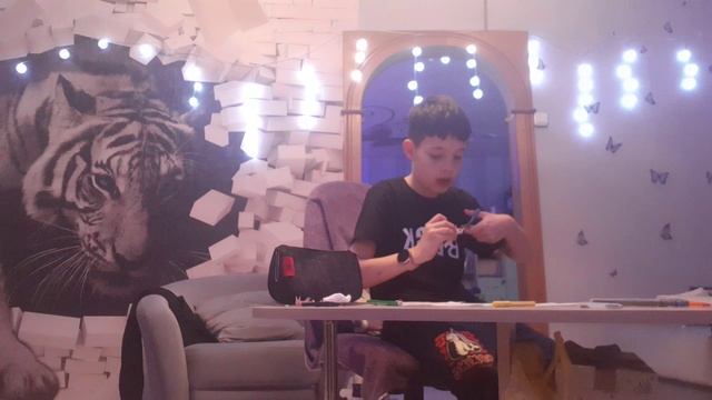 уроки ИЗО У Саши А смотреть онлайн