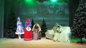 Новогоднее театрализованное представление - Маша и Медведь спасают Новый год
