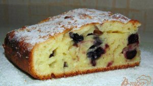 Творожный пирог с черной смородиной