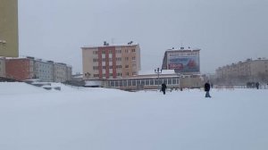 Норильск/Занесло снегом/Гололёд/Дети радуются.