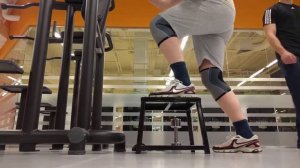 Цикл 2. Неделя 5. Зашагивания 1 й ногой на платформу, высотой с середину голени