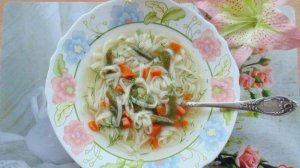 Куриный суп с лапшой удон и спаржевой фасолью