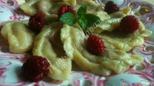 Вареники с грушей и малиной