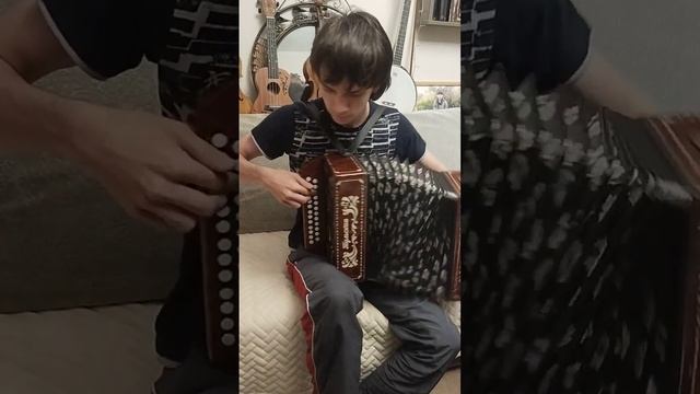 когда пацан посмотрел ролик Алексея Симонова. я милого узнаю по походке.