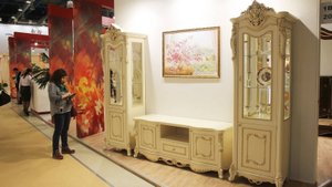 Гостиная тв группа в стиле барокко крем