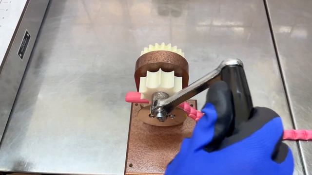 НОВАЯ РУЧНАЯ ФОРМОВОЧНАЯ МАШИНА / NEW HAND TURNED FORMING MACHINE