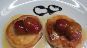 Сырники с арахисом и сливой